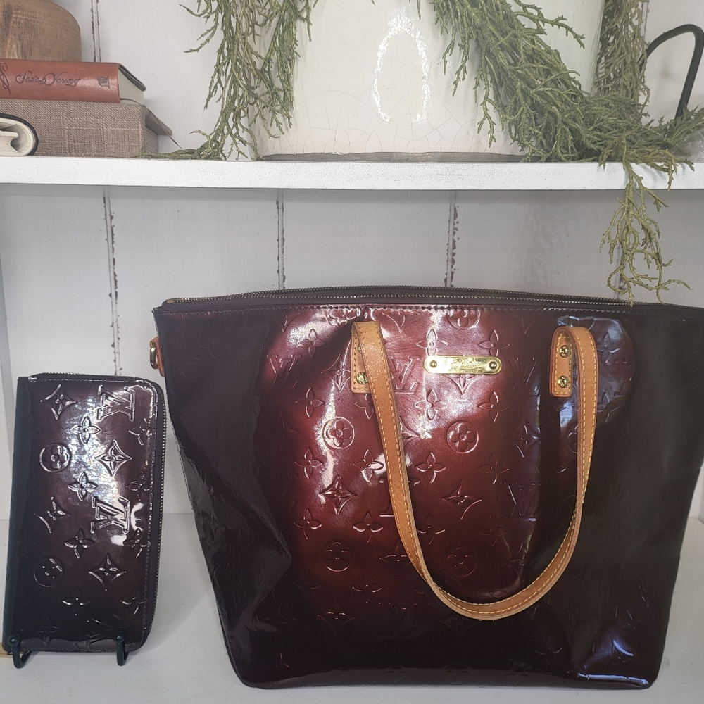 Auth Louis Vuitton Vernis Amarante Bellevue GM